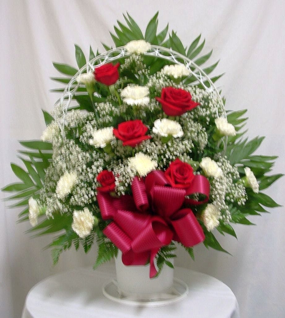 Red And White Tribute Maryland & Delaware Flower Delivery Kitty's
